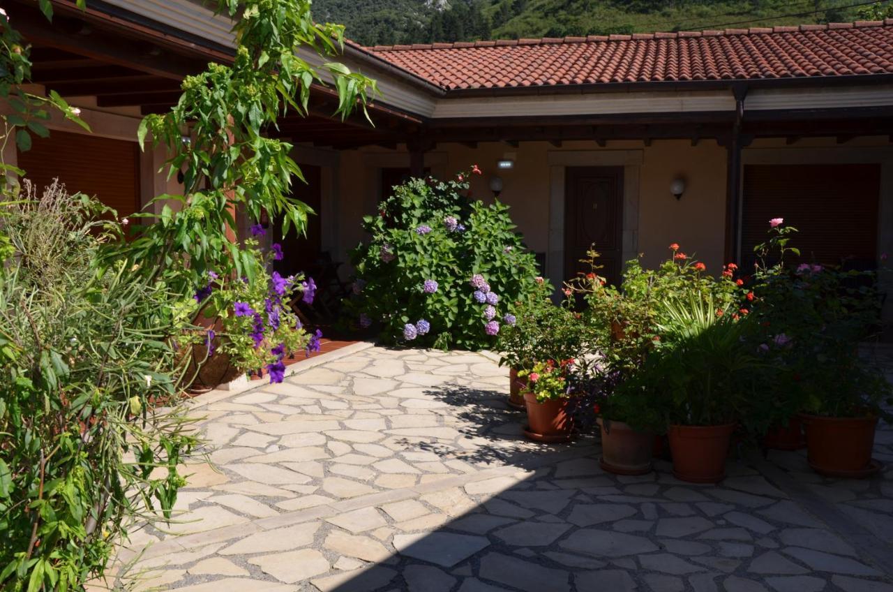 Hotel Arenas De Cabrales- Apartamentos Экстерьер фото
