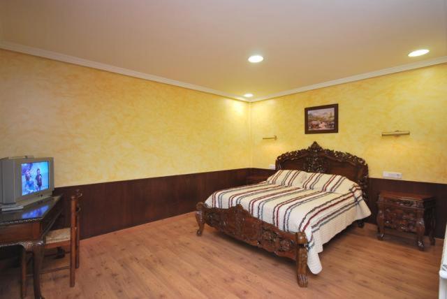 Hotel Arenas De Cabrales- Apartamentos Экстерьер фото