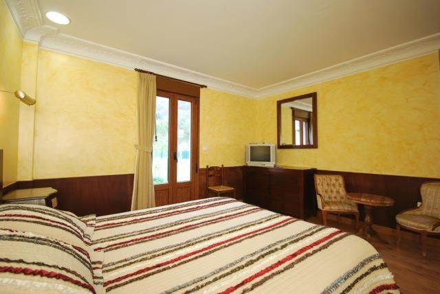 Hotel Arenas De Cabrales- Apartamentos Экстерьер фото