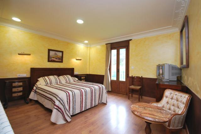Hotel Arenas De Cabrales- Apartamentos Экстерьер фото