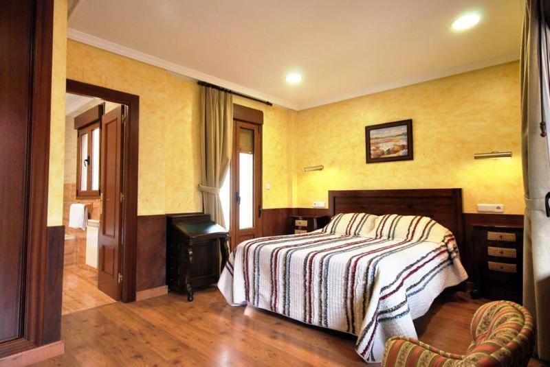 Hotel Arenas De Cabrales- Apartamentos Экстерьер фото