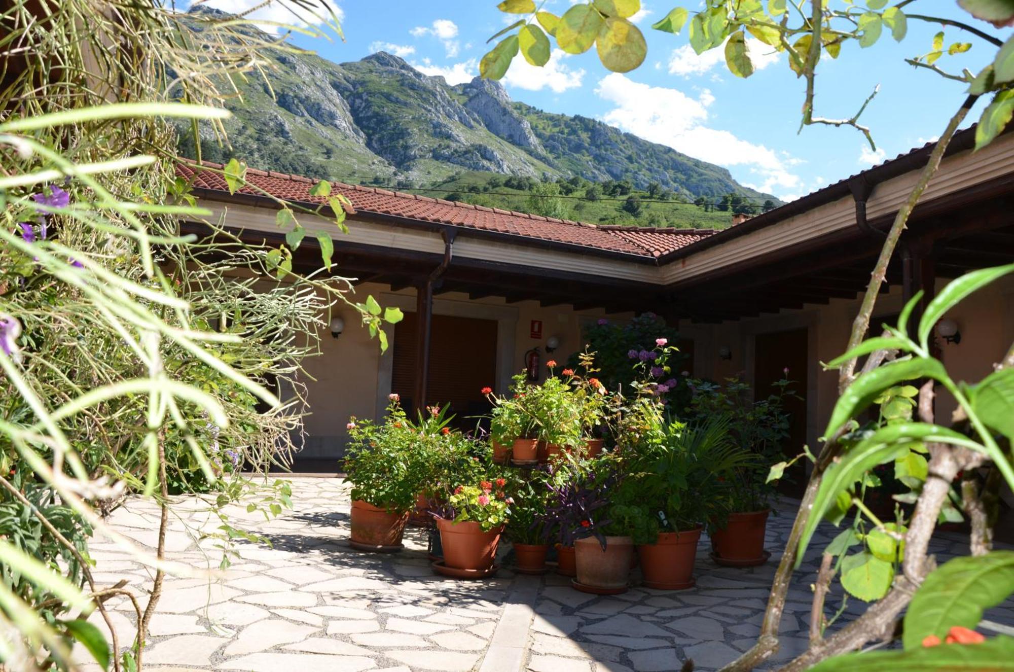 Hotel Arenas De Cabrales- Apartamentos Экстерьер фото